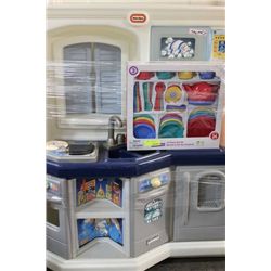 LIL TYKES KITCHEN ACTIVITY CENTER