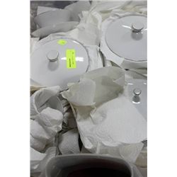 TOTE W/ GERMAN DISH SET