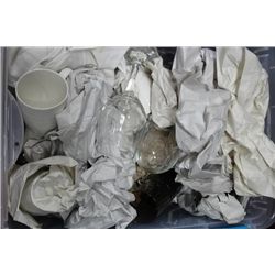 SHOWHOME TOTE W GLASSES AND COFFEE MUGS