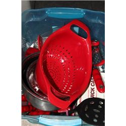 TOTE OF KITCHEN ACCESSORIES