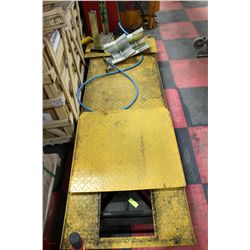 YELLOW HYDRAULIC MOTORCYCLE LIFT