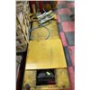Image 1 : YELLOW HYDRAULIC MOTORCYCLE LIFT