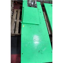 GREEN CHECKERPLATE HYDRAULIC MOTORCYCLE