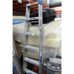 ALUMINUM 6' LADDER