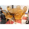 Image 1 : ROUND OAK DINNING TABLE W / 5 CHAIRS