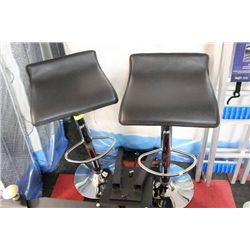 PAIR OF BLACK AND CHROME HYDRAULIC LIFT BAR STOOLS
