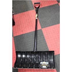 SNOW SHOVELS