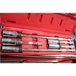 EXTENSION BAR AND SOCKET SET