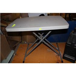 COLLAPSING SMALL TABLE