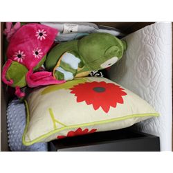 BOX OF SHOWHOME KIDS ROOM DECORATIONS