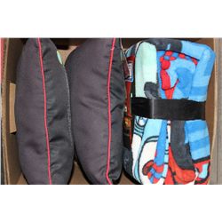 SHOWHOME BOX WITH DISNEY CARS BLANKET AND PILLOWS