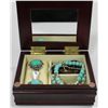 Image 1 : SMALL JEWELLRY BOX W/CONTENTS