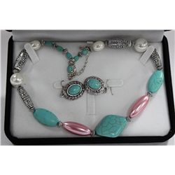 VELVET CHINESE CASE W/ NECKLACE AND EARRINGS