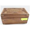 Image 1 : WOOD CARVED BOX