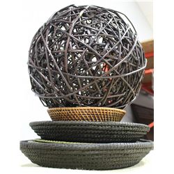 SHOWHOME WICKER TRAYS W ORNAMENT