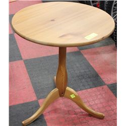 SHOWHOME PINE END TABLE