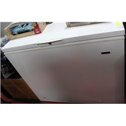 WHITE WESTINGHOUSE CHEST DEEP FREEZE