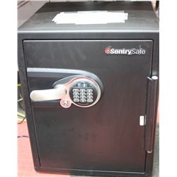 SENTRY SAFE FIREPROOF SAFE