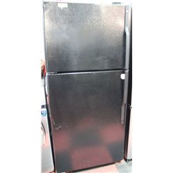 BLACK GE 18 CU FT FRIDGE MISSING SHELF