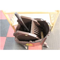 RUBBERMAID MOP BUCKET W/ WRINGER