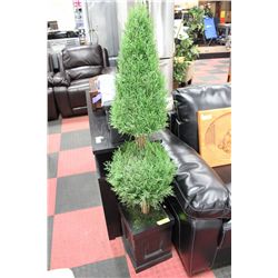 SHOWHOME ARTIFICIAL CEDAR TREE