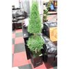 Image 1 : SHOWHOME ARTIFICIAL CEDAR TREE