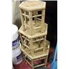 Image 1 : 3 NESTING BAMBOO TABLES