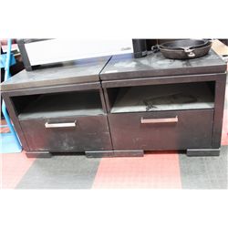 SHOWHOME PAIR OF NIGHT STANDS