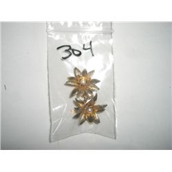 VINTAGE BEAUTIFUL EARRINGS WITH VERY UNIQUE FLOWER/PEARL CENTERS DESIGN AND CLIP BACKS!!