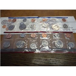 1988 & 1992 US MINT SETS P/D (WITH ENVELOPES)