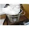 Image 1 : Lidded Round Drop In Pan  NEW