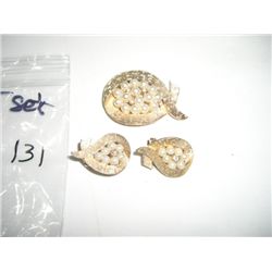 VINTAGE OLD *RARE* SET EARRINGS & BROOCH STAMPED *ART* WITH VERY UNIQUE DESIGN & PEARLS!! SET CAME O