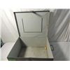 Image 2 : VINTAGE METAL BOX MILITARY? INDUSTRIAL?