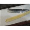 Image 2 : LOT 7 ANTIQUE STRAIGHT EDGE RAZORS