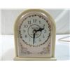 Image 2 : VINTAGE ELECTRIC SMALL NIGHTSTAND CLOCK