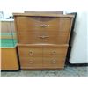 Image 4 : VINTAGE 4 DRAWER DRESSER
