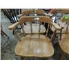 Image 2 : 4 VINTAGE AMERICAN COUNTRY DINING CHAIRS