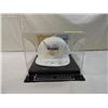 Image 1 : MICHAEL JORDAN AUTOGRAPHED HAT COA DISPLAY
