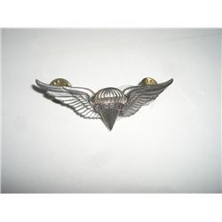 WWII US ARMY *PARACHUTE RIGGER* BADGE *HEAVY* PRICE ON BACK OF WINGS SAYS $40.00!! BADGE CAME OUT OF