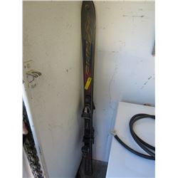 Pair of snow skis with bindings