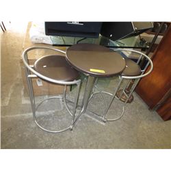 19" round table & 2 stools