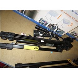ProSpec tripod with fluid head &adjustable light