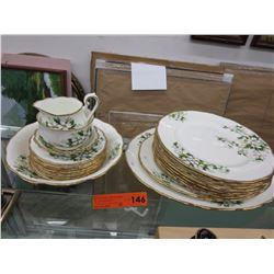 Royal Albert china - White Dogwood - 22 pcs