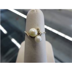 10KT Yellow Gold - Pearl & Diamond ring