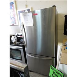 Kenmore 22 cubic foot stainless steel refrigerator