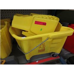 Industrial mop bucket