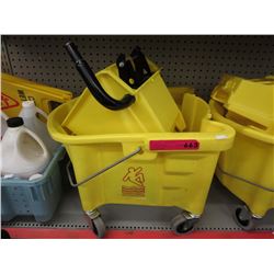 Industrial mop bucket