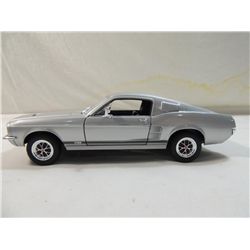 AMERICAN MINT 1/24 1967 FORD MUSTANG GT