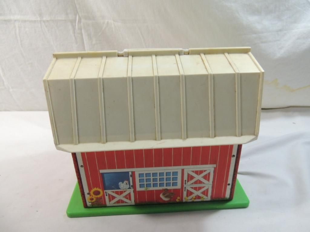 VINTAGE FISHER PRICE FARM BARN WITH TOY ANIMALS