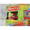 Image 2 : FISHER PRICE LITTLE PEOPLE SPIN N CRASH RACEWAY